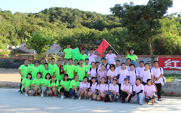 2016年公司舉行拓展培訓(xùn)活動合影留念(圖10)