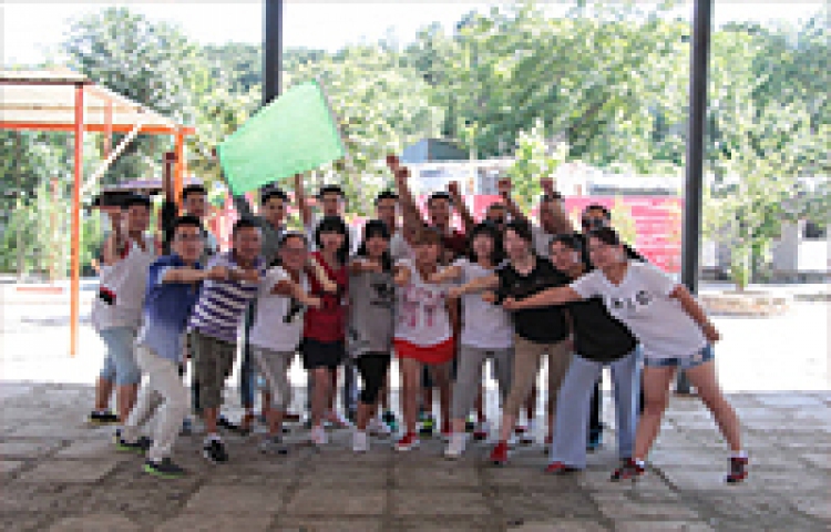 2016年公司舉行拓展培訓活動合影留念